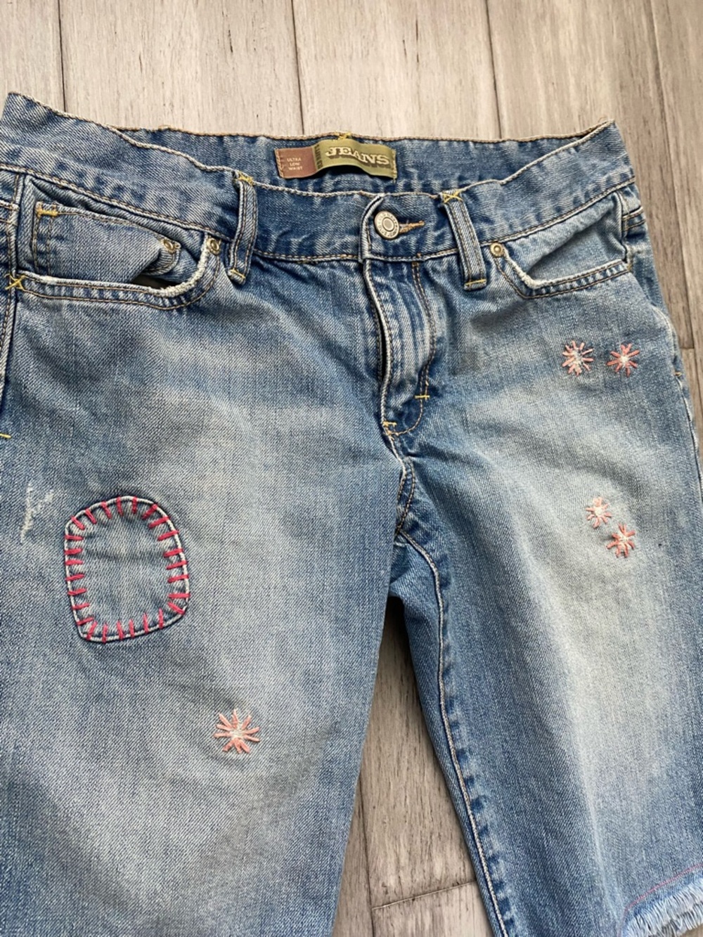 Old Navy Womens Jean Shorts Cotton Embroidered Pink Stitching Floral Light Wash